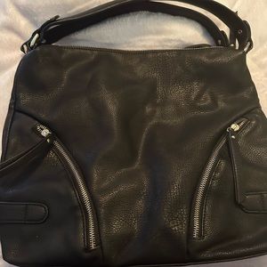 Stunning leather Sondra Robert’s SR2 black purse